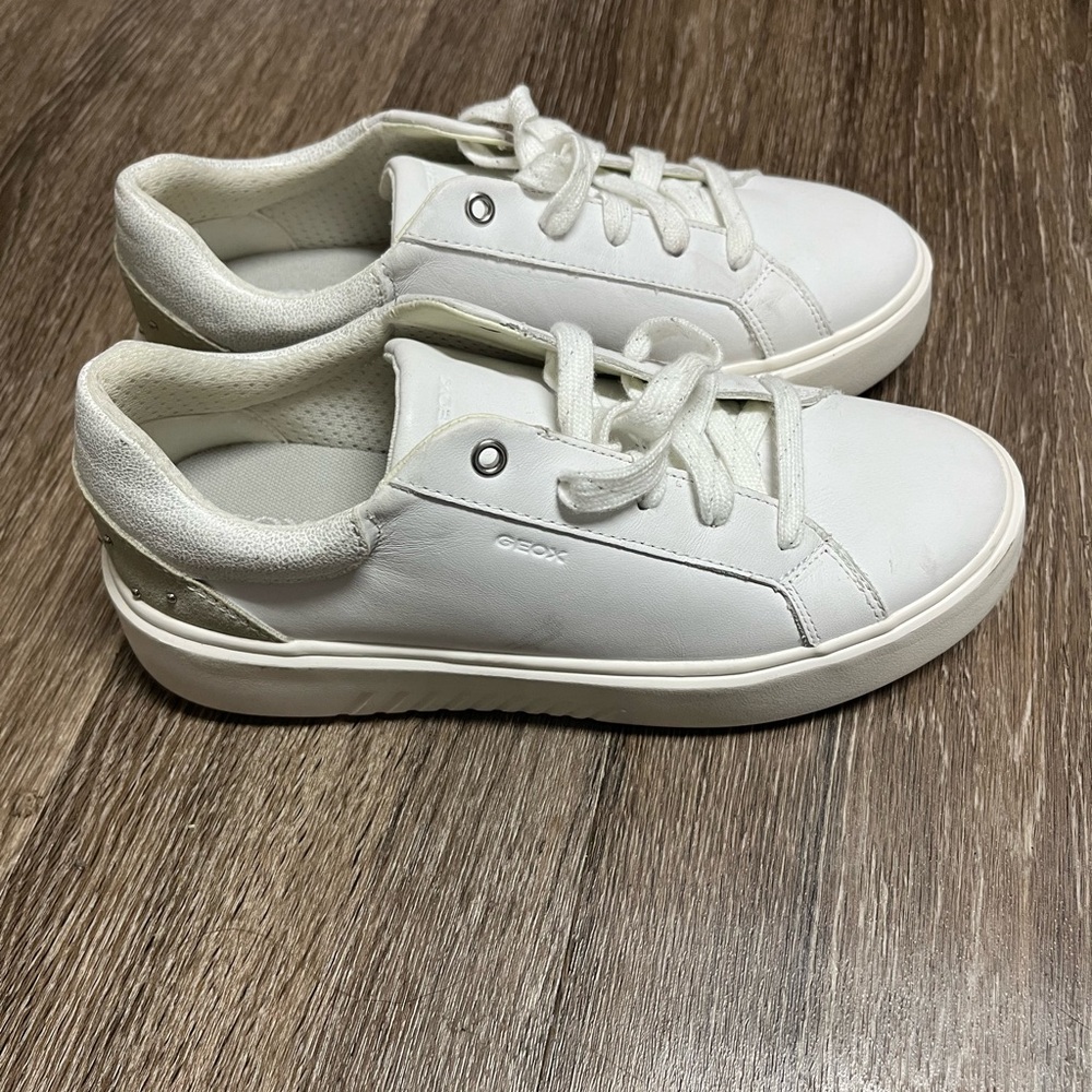 Geox D Nhenbus White Studded Sneakers size 6